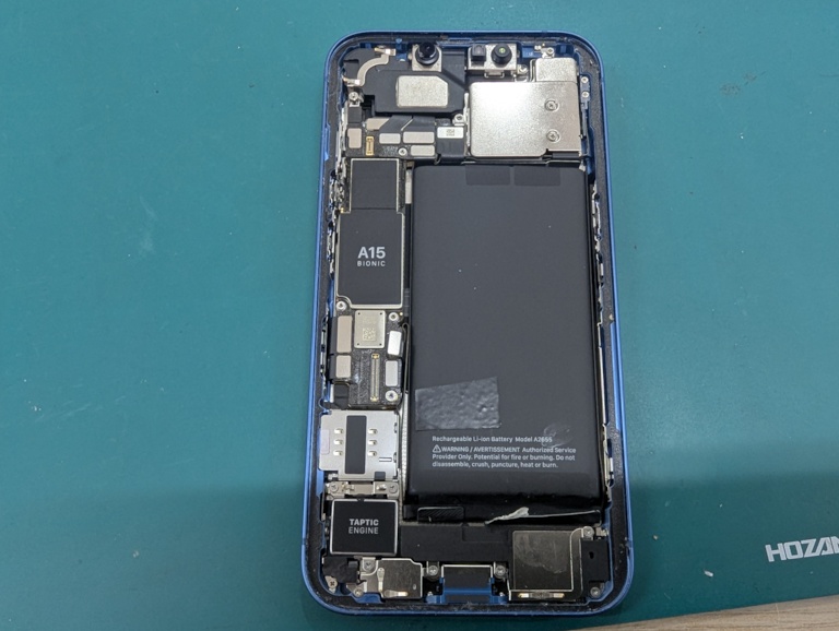 iPhone 13（アイフォンサーティン）のバッテリー交換ならスマホ修理工房富山グリーンモール山室店へお任せください